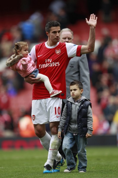 西甲前瞻：被巴萨反超后皇马必须获胜，赫罗纳历史对阵4连败（西甲前瞻：巴萨反超在先，皇马唯有取胜，赫罗纳交锋史已遭四连败）