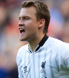 镜报：英超俱乐部密切关注维尼修斯，曼联利物浦都曾对他有意（镜报：英超多队盯上维尼修斯，曼联与利物浦曾表达兴趣）