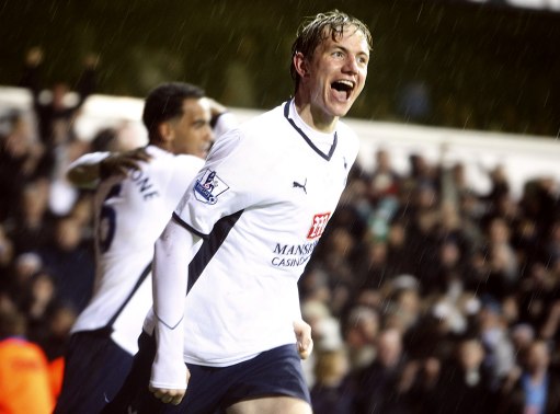 曼晚：曼城伤病潮持续，多库腿伤缺阵罗德里归期未定（曼晚：曼城伤情未缓，多库因腿伤缺席，罗德里复出时间未定）