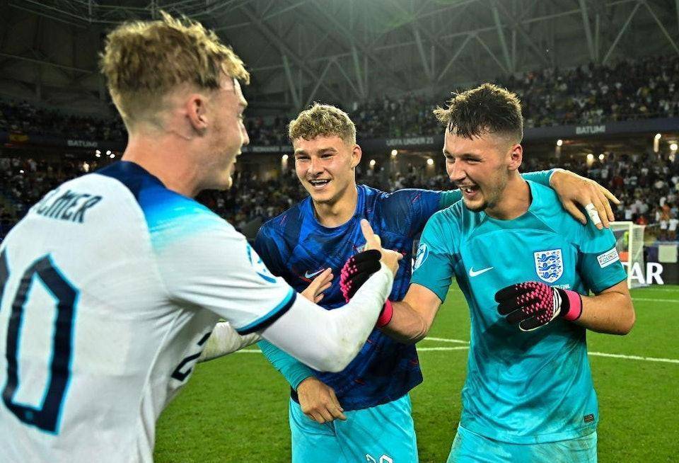 海港收官战闷平！媒体人热议：悲壮且幸运，没陈威早完蛋了