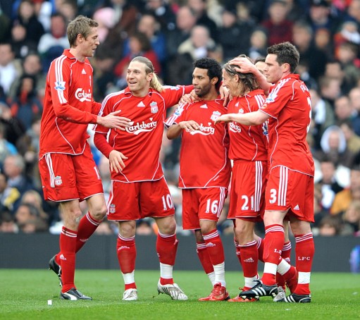 詹姆斯关键篮板抢断助球队逆转