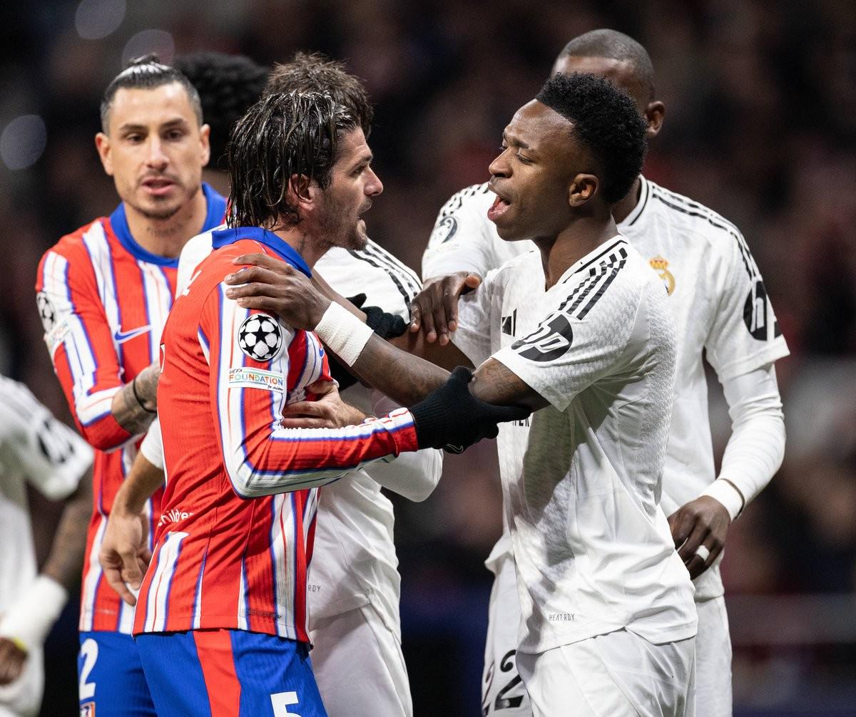 篮球勇士球员三分纪录被打破，全场致敬