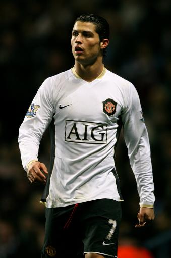 萨拉赫欧冠遭除名！利物浦内讧升级，功勋巨星与俱乐部彻底决裂（欧冠名单无萨拉赫！利物浦内乱加剧，功勋巨星与俱乐部关系决裂）