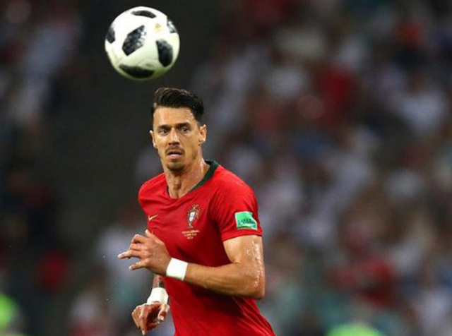 意甲知名媒体人：米兰门将迈尼昂和切尔西的谈判已冻结，目前没有进展（意甲名记：切尔西与米兰门将迈尼昂的谈判停摆，暂无进展）