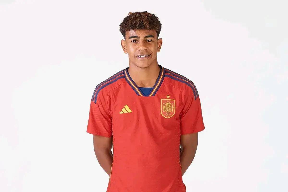 没变胖！哈兰德社媒晒称重照片，严格遵循瓜帅的体重管理要求（哈兰德晒称重照否认发福，严格执行瓜帅体重管控）