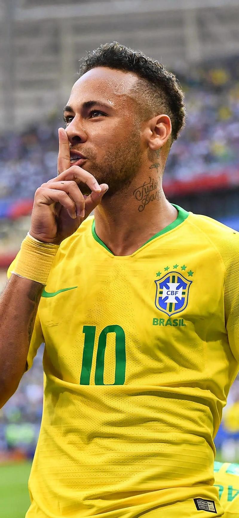 玉昆球迷在机场深情送别安德森，安德森的回应藏着太多不舍